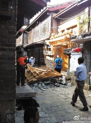 云南丽江古城1处房屋倒塌砸伤2名游客(图)--国家年鉴