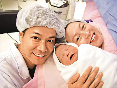 爱妻剖腹产获女宝宝 郭晋安自言紧张或不追生(图)--国家年鉴