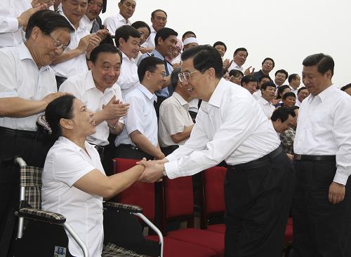 胡锦涛等亲切会见“两优一先”代表--中国年鉴