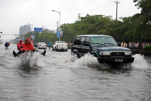河南沁阳遭暴雨袭击--国家年鉴