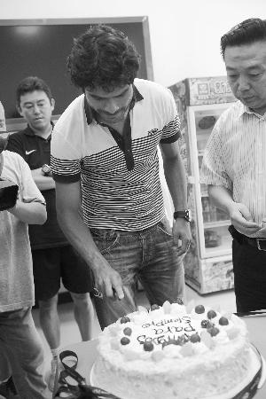 老罗欢送会国安飙眼泪 球迷挽留“等着你回来”--国家年鉴