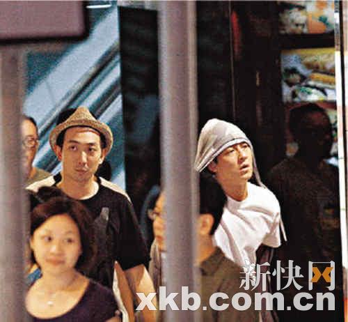 陈冠希提柏芝合照兴奋爆粗 与友人约会自吹自擂--中国年鉴