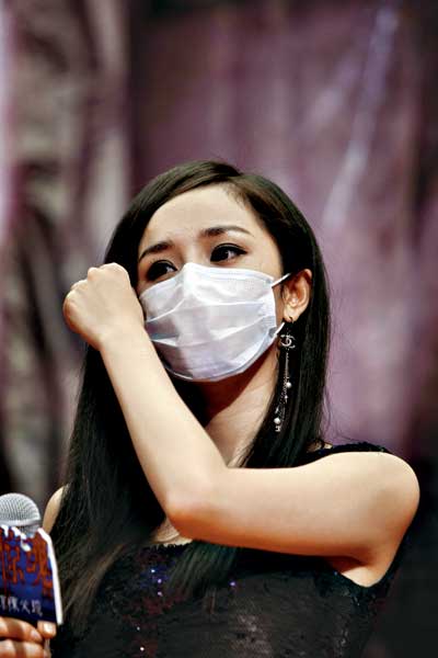 杨幂不敢与柏芝“抢”霆锋 欣喜曾与偶像传绯闻--中国年鉴网
