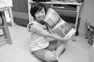 高考高分被婉拒靠管子呼吸 笑对生死的坚强女孩--中国年鉴