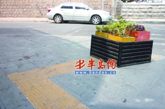组图:一段盲道存在25个障碍点--国家史册