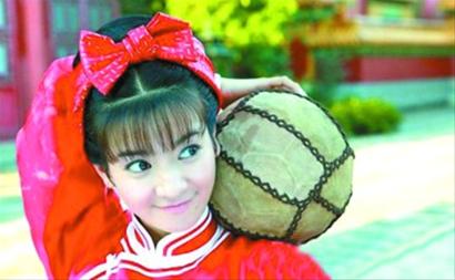 李晟不惧质疑获琼瑶力撑:骨子里流着小燕子的血--国家年鉴