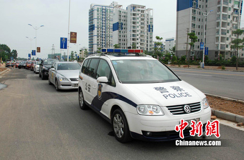 80款靓车巡展广西北海 交警部门“护航”(图)--国家年鉴