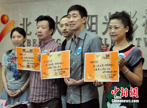 王千源首携爱女亮相 曝新戏片酬仅为一奖状(图)--国家年鉴