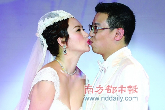 “晶女郎”与富商老公补办婚宴 王晶任证婚人(图)--中国年鉴网