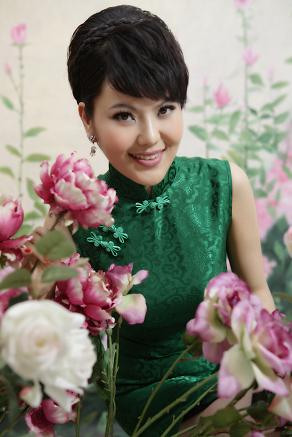 乌兰图雅飙歌青岛海洋音乐节 获腾格尔支持--中国年鉴
