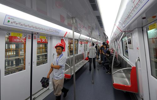 杭州地铁首列列车正式交付--国家年鉴