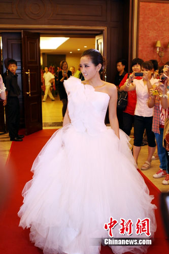 何洁接受专访避谈释小龙 祝福谢娜张杰将完婚(图)--国家史册