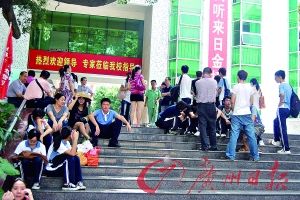 教师与家长签升学协议骗得百万元 事情败露坠亡--国家史册
