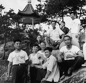 人民大会堂暗藏机关 张百发曾被“锁”住--中国年鉴