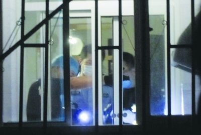 轻生女子被市民接力救下后仍死于家中--中国年鉴