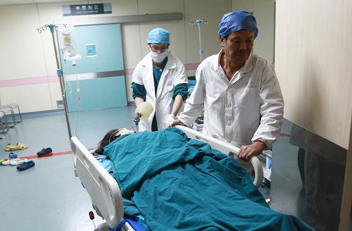 上海外环线一大巴侧翻已致10人死亡14人受伤--中国年鉴