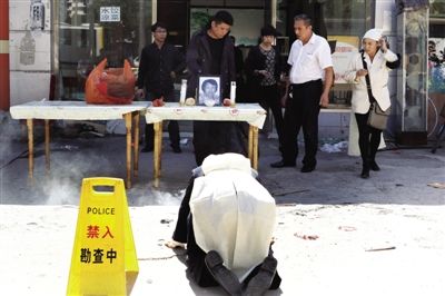 10余家商铺遭打砸强拆 老太看到现场后晕倒身亡--国家年鉴