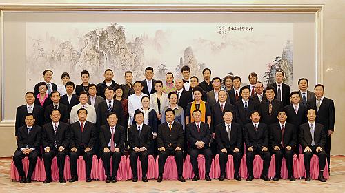 贾庆林接见《辛亥革命》主创人员--国家年鉴