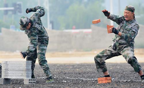 黔北举行城市防空反恐维稳多兵种联合实兵军演--国家史册