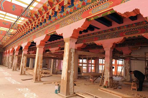 云南香格里拉松赞林寺主殿保护性重建主体工程渐进尾声--国家史册