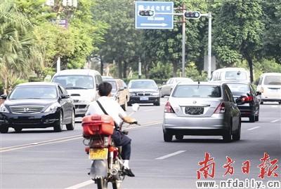 车牌穿“迷彩服”躲避抓拍 汽车装饰店居然有售--中国年鉴