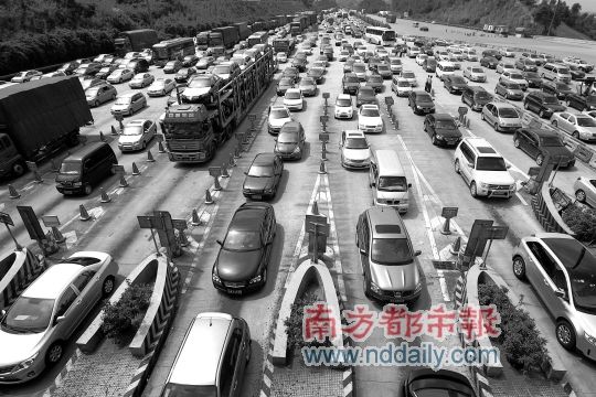 京珠高速广州段出城高峰拥堵 5小时路走11小时--国家史册