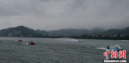 2011年F1摩托艇世锦赛柳州站在雨中拉开战幕--国家史册