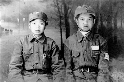 峥嵘岁月:两个小八路的从军故事--中国年鉴