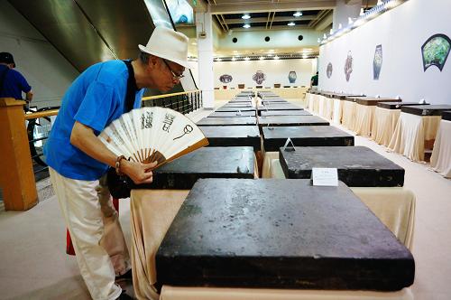 “中国首届明清御窑金砖专场”拍卖会将在杭州举行--中国年鉴