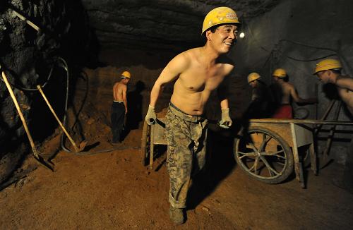 地铁建造工:用汗水为城市铺就一条新路--年度总结