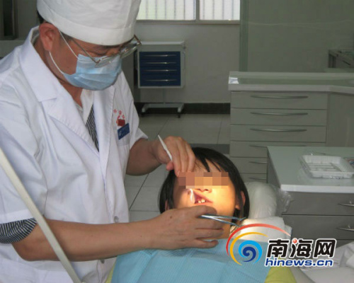 16岁女孩仅长8颗牙 多年仅吃流食不敢笑(图)--中国年鉴