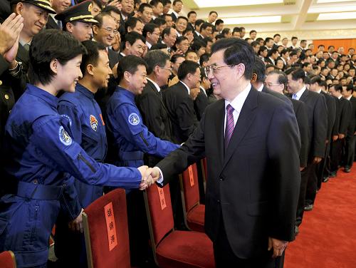 胡锦涛等会见载人交会对接航天员--国家形象