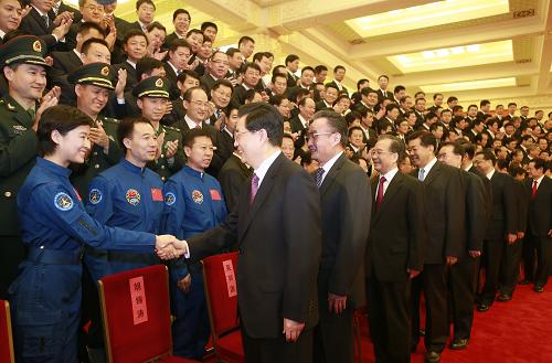 胡锦涛等会见载人交会对接航天员--国家形象
