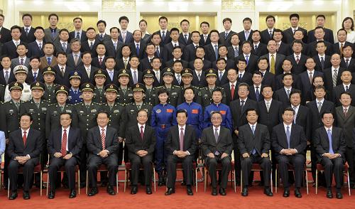 胡锦涛等会见载人交会对接航天员--国家形象