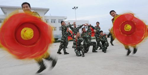 各地举办活动迎“八一”--年度总结