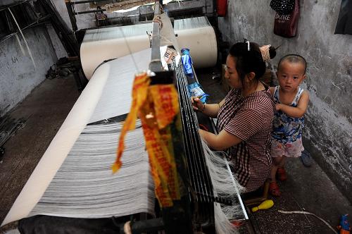重庆纺织业遭遇“寒冬”--中国年鉴社