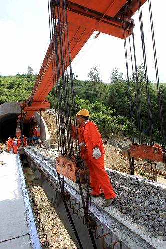 渝利铁路建设进展顺利--国家形象