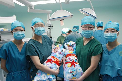西部首例基因芯片试管婴儿西安诞生--中国年鉴社